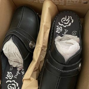 Propet womens shoes size 11